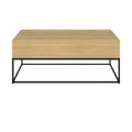 Table basse en bois clair avec structure en métal noir.